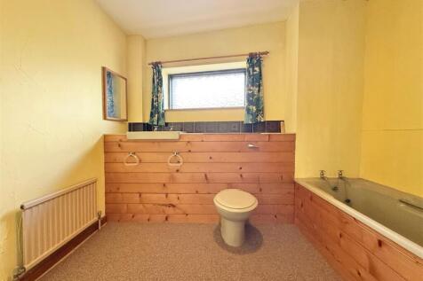 Bathroom.JPG