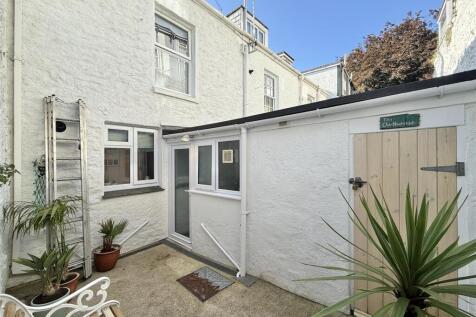 Rear Courtyard.jpeg