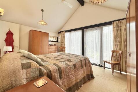 Bed 1.JPG