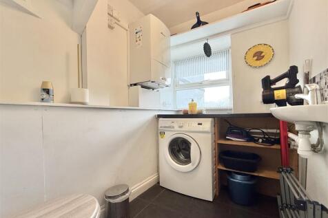 Downstairs Utility - WC.jpeg