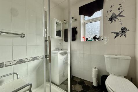 Shower Room.JPG