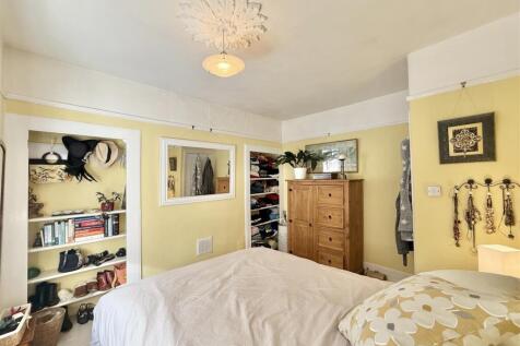 Bedroom 1.jpg
