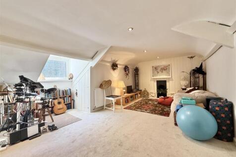 Loft Room_.jpg