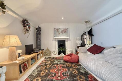 Loft  Room.jpg