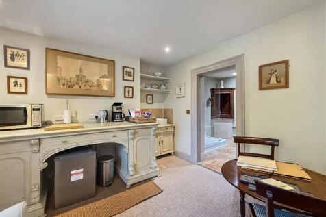 Guest Sitting Room 2.JPG