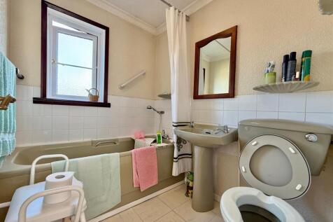 Bathroom.JPG