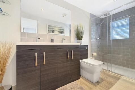 Shower Room.JPG