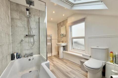 Family Bathroom.jpeg