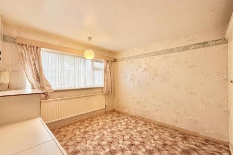 Downstairs  Bedroom.jpeg