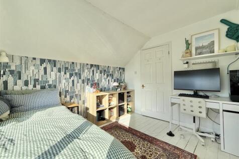 Ensuite  Bedroom.jpeg