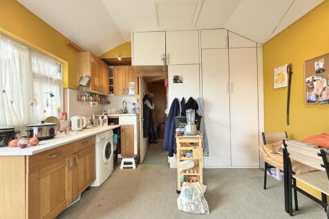 Studio Kitchenette.JPG