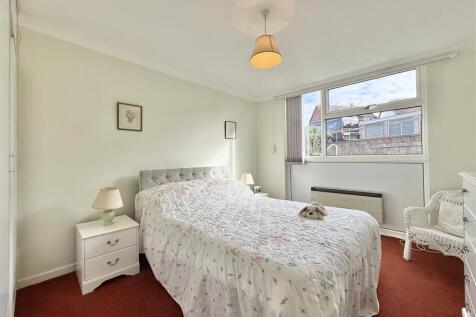 Bedroom 1.jpg