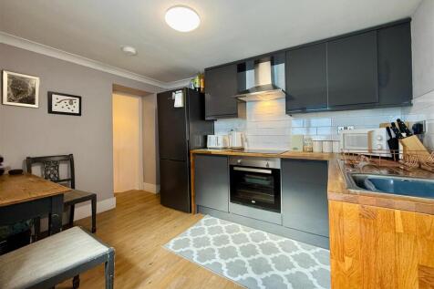 Kitchen Breakfast Area.JPG