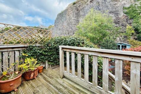 Deck into garden.JPG