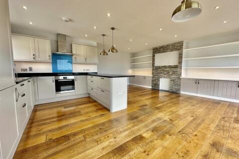 19 Wall Park Close Kitchen.jpeg