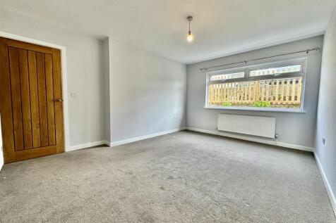 19 Wall Park Close Bed 1.jpeg