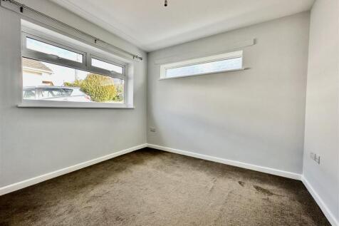 19 Wall Park Close Bed 2.jpeg