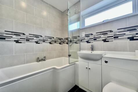 19 Wall Park Close Bathroom.jpeg