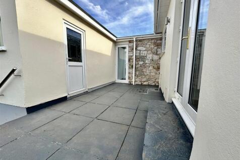 19 Wall Park Close Patio.jpeg