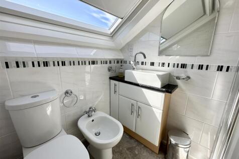 First Floor Ensuite.jpeg