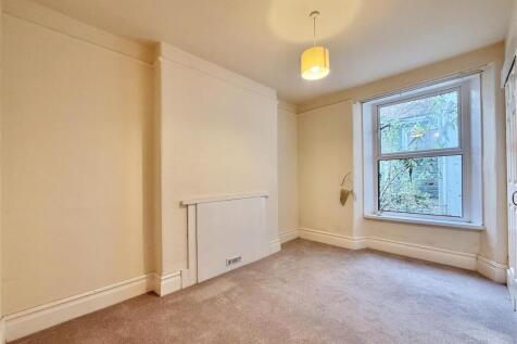 Flat 1 - Bedroom 1.jpg