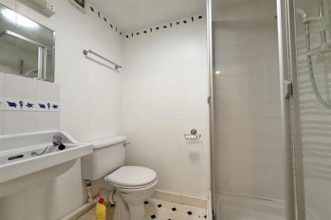 Flat 1 - Bedroom 2 Ensuite.jpg