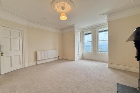 Flat 1 - LivingRoom.jpg