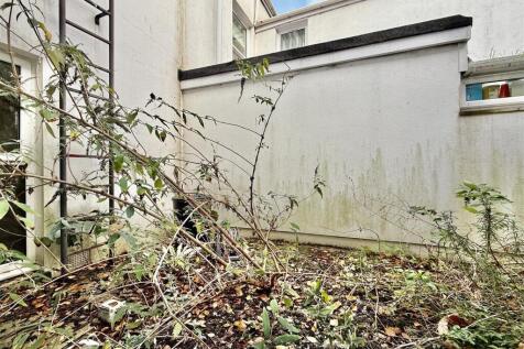 Flat 1 - Rear Courtyard.jpg