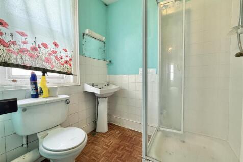 Flat 2 - Bathroom.jpg