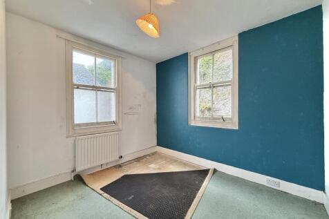 Flat 2 - Bedroom 2.jpg