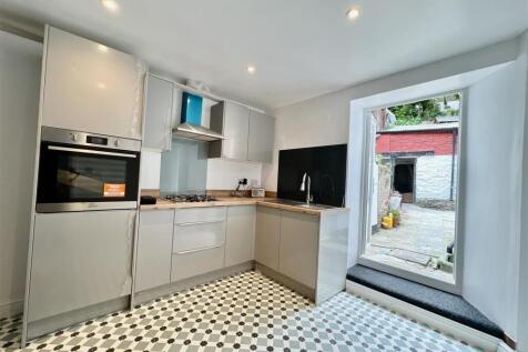 61 New Road Kitchen.jpg