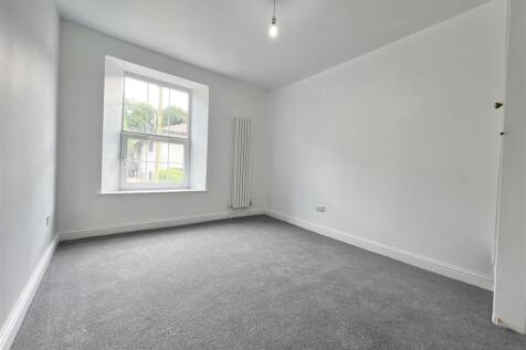 61 New road bedroom 1.jpg