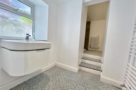 61 New road shower room 1.jpg