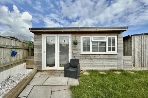Garden Studio In Front Garden.JPG