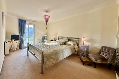 Bedroom  1.jpg