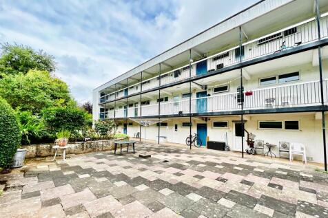 21 Seaway Court 2.JPG