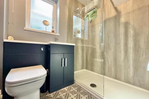 Downstairs Shower Room.jpeg