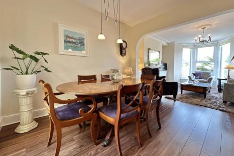 Dining Area.jpg