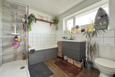 Bathroom .JPG