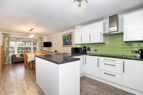 Kitchen / Dining Area