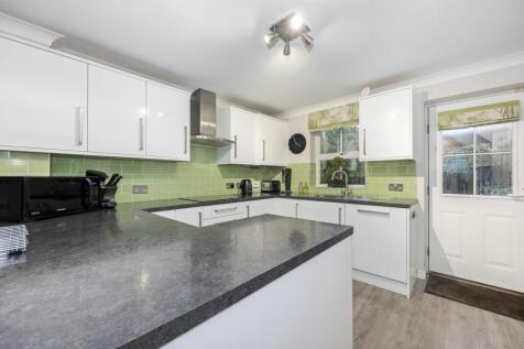 Kitchen / Dining Area