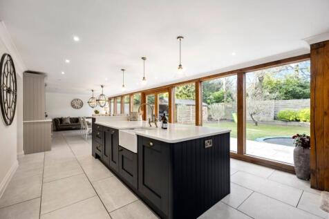 Kitchen / Dining Area