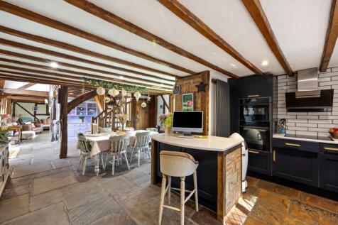 Kitchen / Dining Area