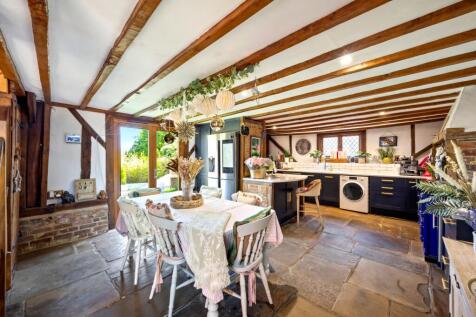 Kitchen / Dining Area