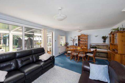 Lounge / Dining Room