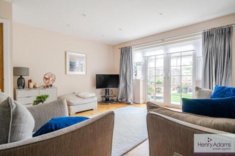 Sitting/Dining Room