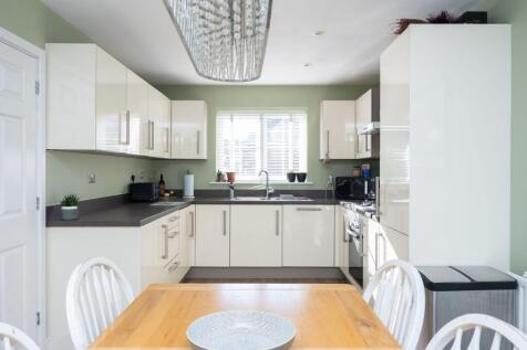 Kitchen/ Dining Room