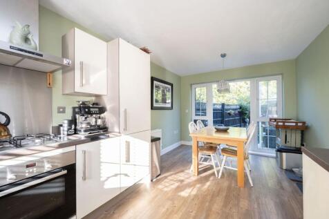 Kitchen/ Dining Room