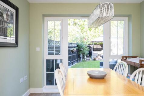 Kitchen/ Dining Room