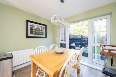 Kitchen/ Dining Room